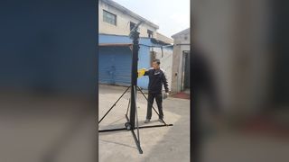 guincho para cima da torre de iluminação do mastro